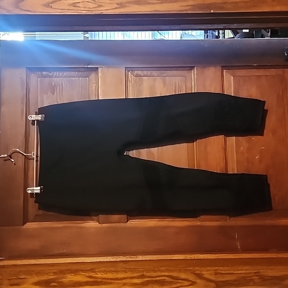 Like NEW Fabletics leggings with cutouts